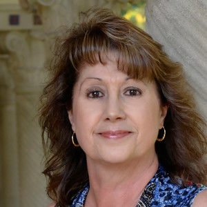 Meet your Posher, Debbie